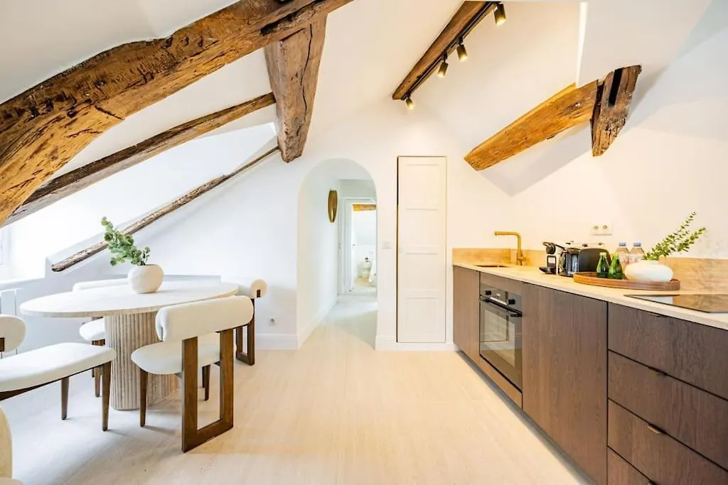 3 Bedrooms Sacree Coeur Place Du Tertre Montmartre Paris