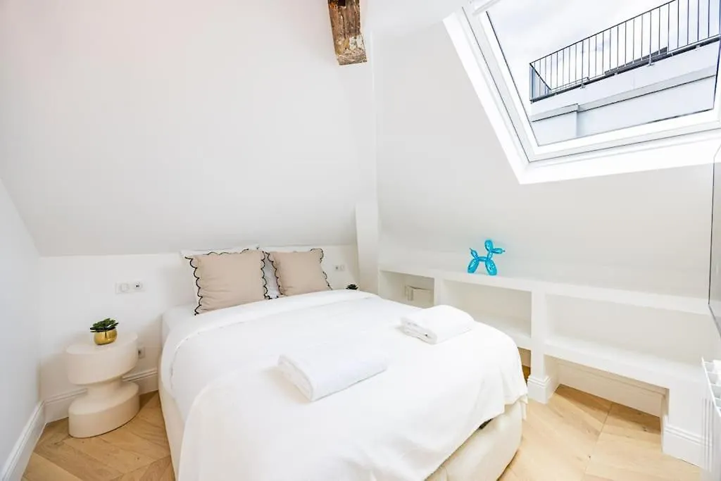 3 Bedrooms Sacree Coeur Place Du Tertre Montmartre Paris France