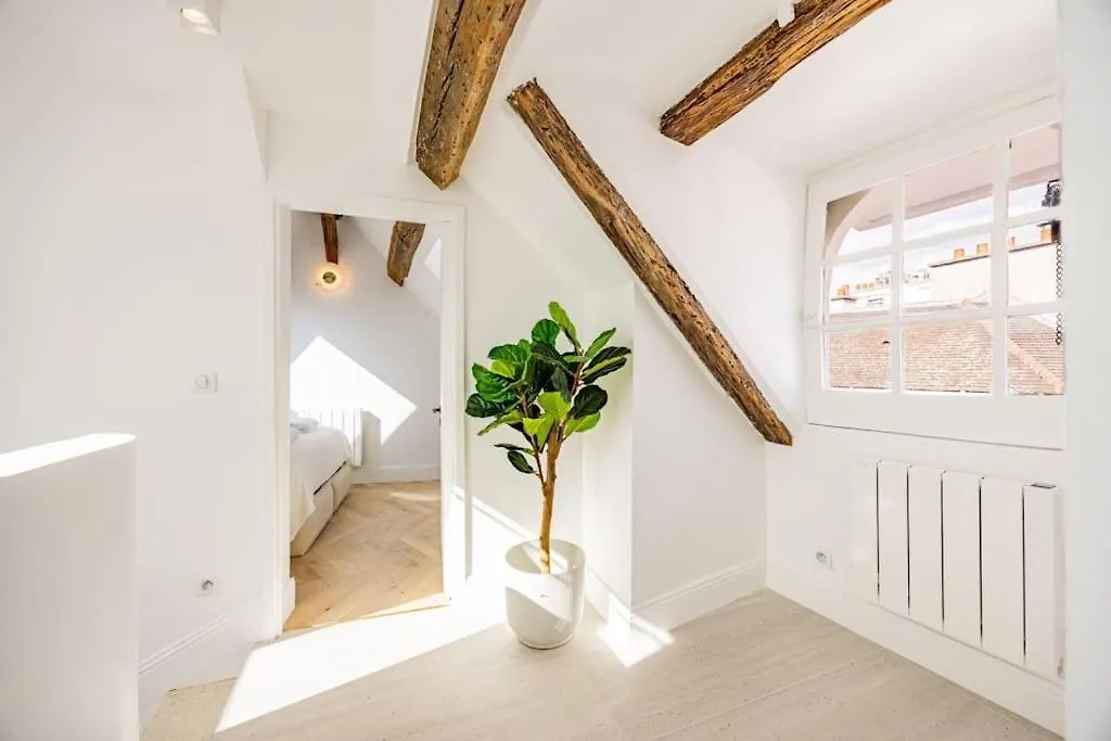 3 Bedrooms Sacree Coeur Place Du Tertre Montmartre Paris France