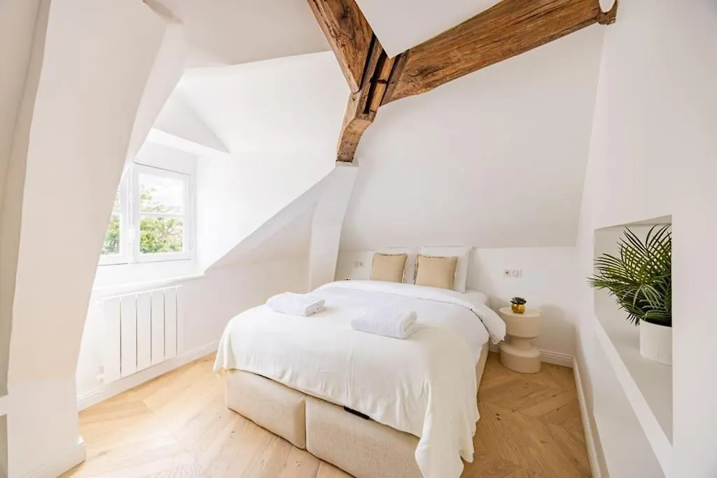 3 Bedrooms Sacree Coeur Place Du Tertre Montmartre Paris Apartment